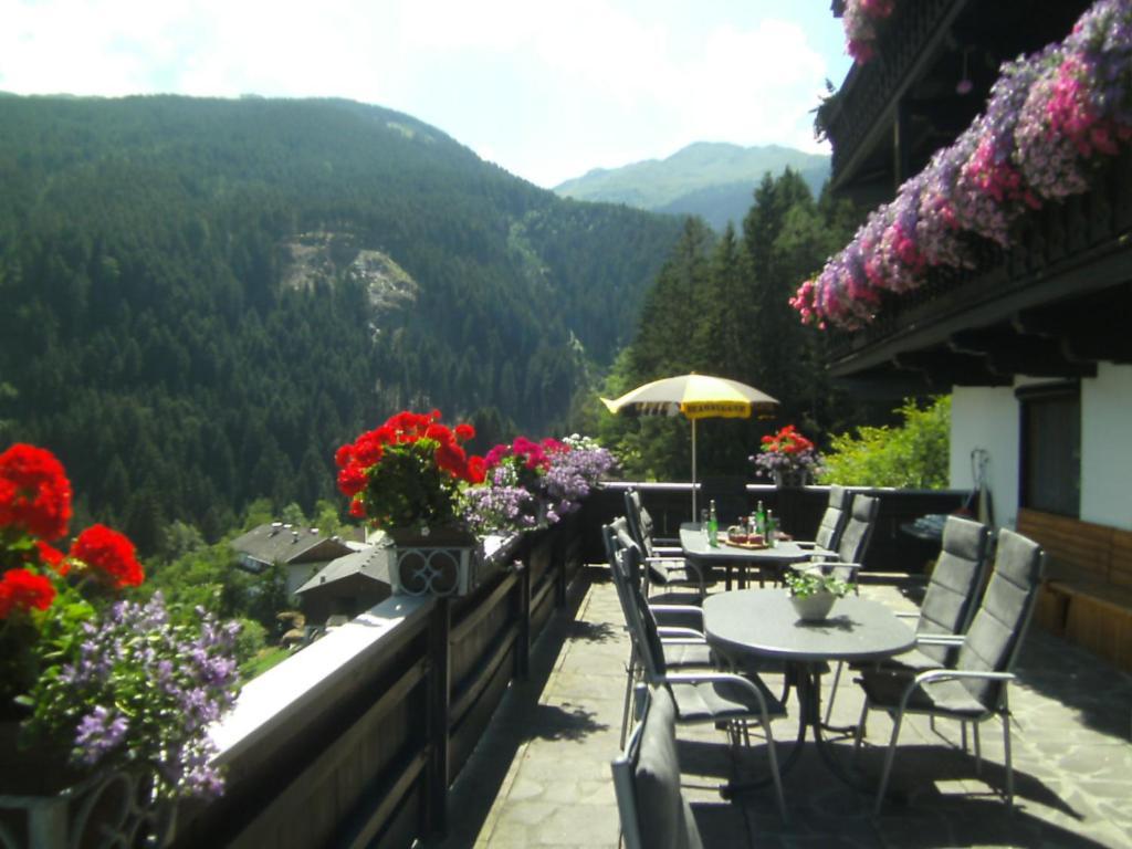 Gastehaus Rieser Hotel Ried im Zillertal Exterior photo